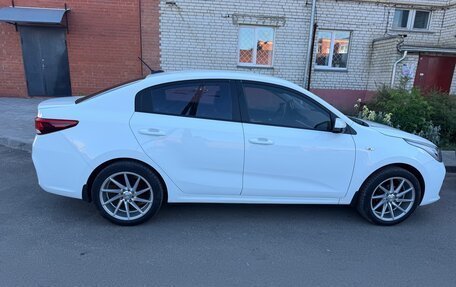 KIA Rio IV, 2018 год, 1 750 000 рублей, 2 фотография