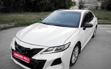 Toyota Camry, 2019 год, 2 550 000 рублей, 2 фотография