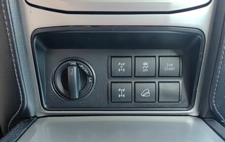 Toyota Land Cruiser Prado 150 рестайлинг 2, 2019 год, 5 450 000 рублей, 27 фотография