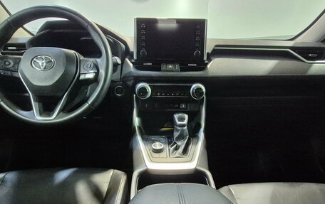 Toyota RAV4, 2019 год, 3 100 000 рублей, 10 фотография