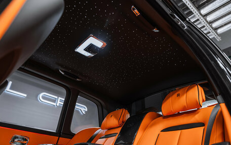 Rolls-Royce Cullinan, 2023 год, 42 500 000 рублей, 26 фотография
