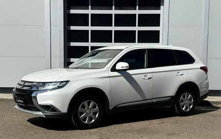 Mitsubishi Outlander III рестайлинг 3, 2018 год, 1 700 000 рублей, 1 фотография