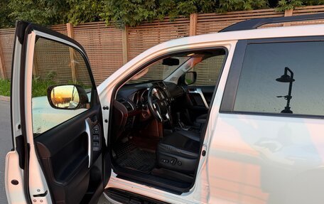 Toyota Land Cruiser Prado 150 рестайлинг 2, 2014 год, 3 300 000 рублей, 9 фотография