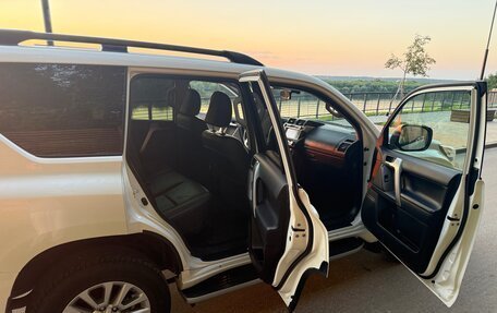 Toyota Land Cruiser Prado 150 рестайлинг 2, 2014 год, 3 300 000 рублей, 11 фотография