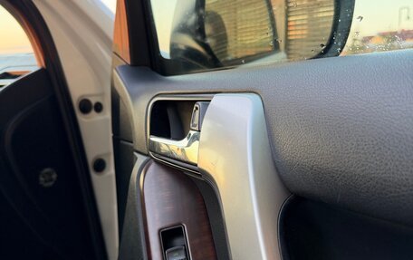 Toyota Land Cruiser Prado 150 рестайлинг 2, 2014 год, 3 300 000 рублей, 22 фотография
