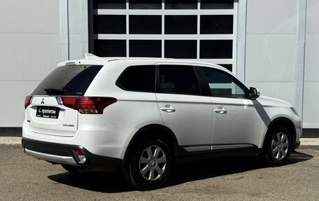 Mitsubishi Outlander III рестайлинг 3, 2018 год, 1 700 000 рублей, 5 фотография