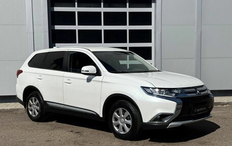 Mitsubishi Outlander III рестайлинг 3, 2018 год, 1 700 000 рублей, 7 фотография