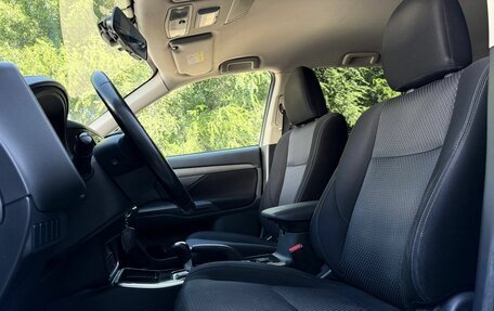 Mitsubishi Outlander III рестайлинг 3, 2018 год, 1 700 000 рублей, 9 фотография