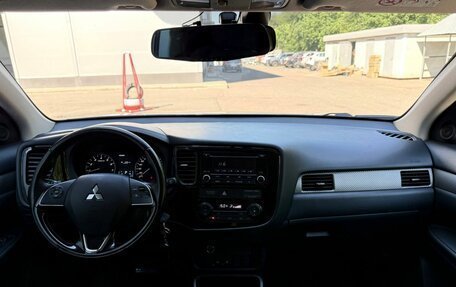 Mitsubishi Outlander III рестайлинг 3, 2018 год, 1 700 000 рублей, 12 фотография