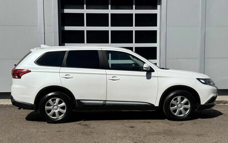 Mitsubishi Outlander III рестайлинг 3, 2018 год, 1 700 000 рублей, 6 фотография