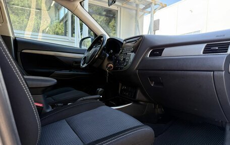 Mitsubishi Outlander III рестайлинг 3, 2018 год, 1 700 000 рублей, 11 фотография
