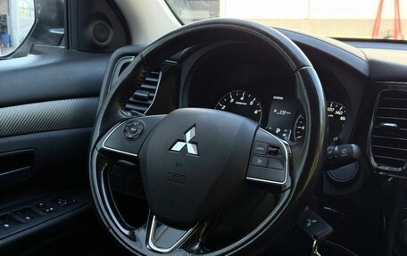Mitsubishi Outlander III рестайлинг 3, 2018 год, 1 700 000 рублей, 14 фотография