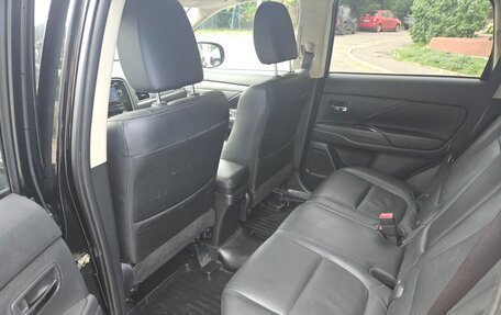 Mitsubishi Outlander III рестайлинг 3, 2014 год, 1 650 000 рублей, 6 фотография