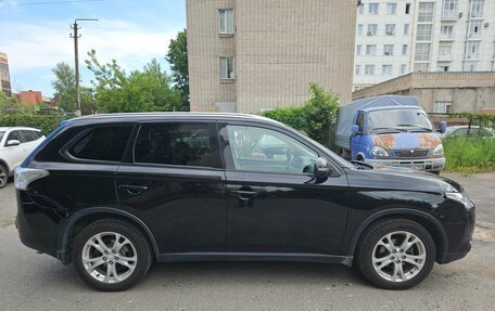 Mitsubishi Outlander III рестайлинг 3, 2014 год, 1 650 000 рублей, 3 фотография