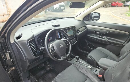 Mitsubishi Outlander III рестайлинг 3, 2014 год, 1 650 000 рублей, 5 фотография