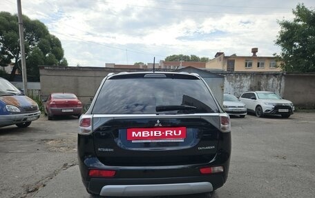 Mitsubishi Outlander III рестайлинг 3, 2014 год, 1 650 000 рублей, 7 фотография