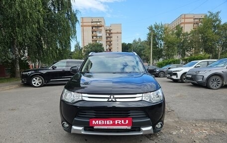 Mitsubishi Outlander III рестайлинг 3, 2014 год, 1 650 000 рублей, 2 фотография