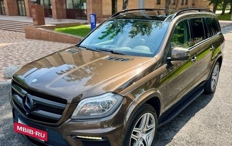 Mercedes-Benz GL-Класс, 2015 год, 4 190 000 рублей, 2 фотография