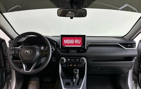 Toyota RAV4, 2020 год, 3 200 000 рублей, 8 фотография