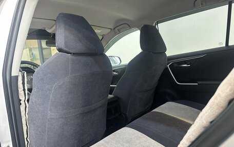 Toyota RAV4, 2020 год, 3 200 000 рублей, 21 фотография