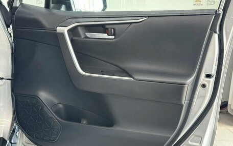 Toyota RAV4, 2020 год, 3 200 000 рублей, 26 фотография