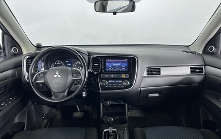 Mitsubishi Outlander III рестайлинг 3, 2013 год, 1 520 000 рублей, 14 фотография