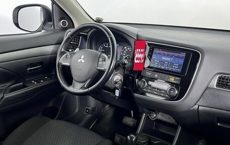 Mitsubishi Outlander III рестайлинг 3, 2013 год, 1 520 000 рублей, 13 фотография