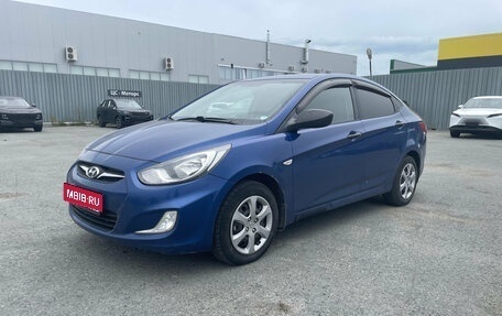Hyundai Solaris II рестайлинг, 2011 год, 400 000 рублей, 1 фотография