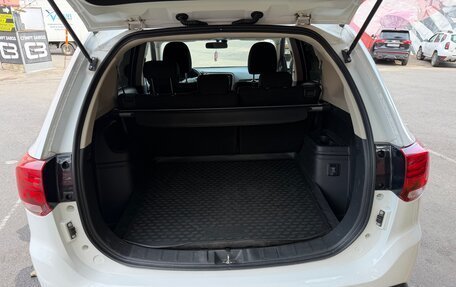 Mitsubishi Outlander III рестайлинг 3, 2019 год, 2 150 000 рублей, 6 фотография