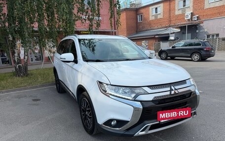Mitsubishi Outlander III рестайлинг 3, 2019 год, 2 150 000 рублей, 3 фотография