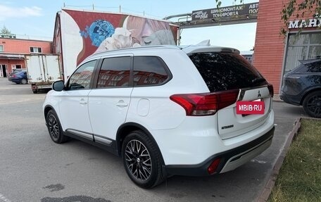 Mitsubishi Outlander III рестайлинг 3, 2019 год, 2 150 000 рублей, 4 фотография