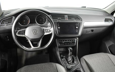 Volkswagen Tiguan II, 2021 год, 2 498 100 рублей, 6 фотография