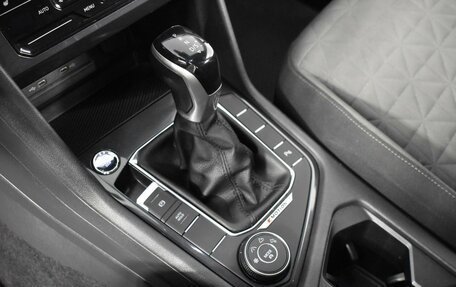 Volkswagen Tiguan II, 2021 год, 2 498 100 рублей, 19 фотография
