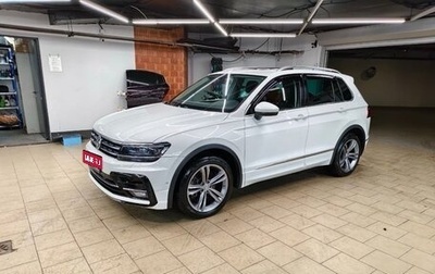 Volkswagen Tiguan II, 2018 год, 2 500 000 рублей, 1 фотография