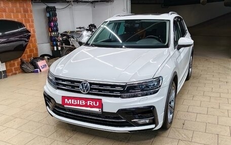 Volkswagen Tiguan II, 2018 год, 2 500 000 рублей, 2 фотография