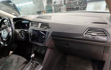 Volkswagen Tiguan II, 2018 год, 2 500 000 рублей, 14 фотография