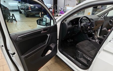 Volkswagen Tiguan II, 2018 год, 2 500 000 рублей, 21 фотография