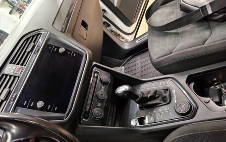 Volkswagen Tiguan II, 2018 год, 2 500 000 рублей, 23 фотография