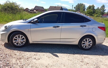 Hyundai Solaris II рестайлинг, 2011 год, 720 000 рублей, 4 фотография