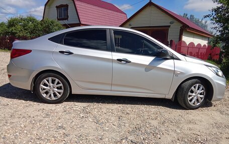 Hyundai Solaris II рестайлинг, 2011 год, 720 000 рублей, 3 фотография
