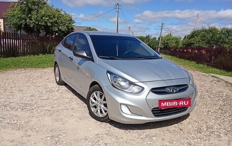 Hyundai Solaris II рестайлинг, 2011 год, 720 000 рублей, 2 фотография
