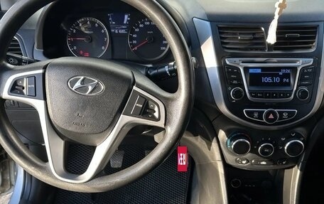 Hyundai Solaris II рестайлинг, 2011 год, 720 000 рублей, 7 фотография