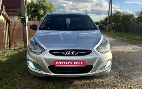 Hyundai Solaris II рестайлинг, 2011 год, 720 000 рублей, 10 фотография
