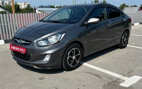 Hyundai Solaris II рестайлинг, 2011 год, 680 000 рублей, 2 фотография