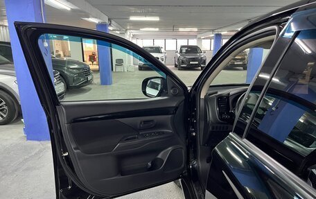 Mitsubishi Outlander III рестайлинг 3, 2019 год, 2 225 000 рублей, 10 фотография