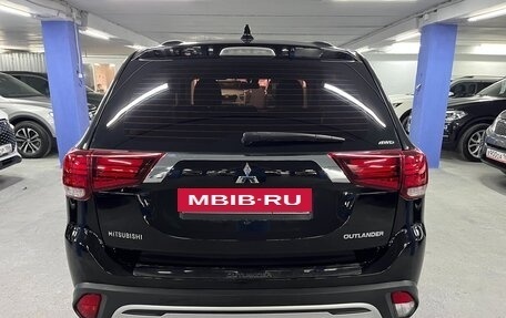 Mitsubishi Outlander III рестайлинг 3, 2019 год, 2 225 000 рублей, 6 фотография
