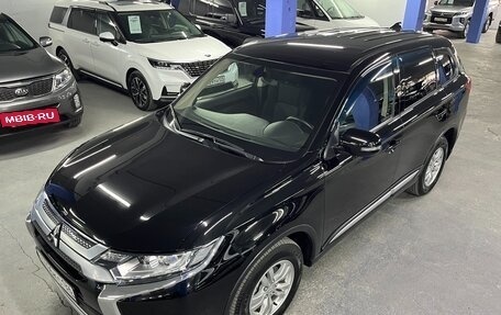 Mitsubishi Outlander III рестайлинг 3, 2019 год, 2 225 000 рублей, 9 фотография