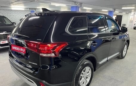 Mitsubishi Outlander III рестайлинг 3, 2019 год, 2 225 000 рублей, 5 фотография