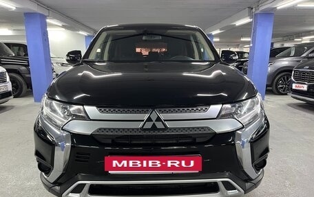 Mitsubishi Outlander III рестайлинг 3, 2019 год, 2 225 000 рублей, 2 фотография