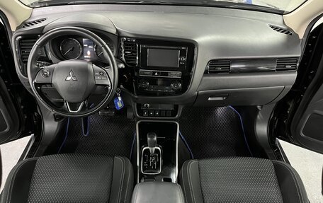 Mitsubishi Outlander III рестайлинг 3, 2019 год, 2 225 000 рублей, 16 фотография
